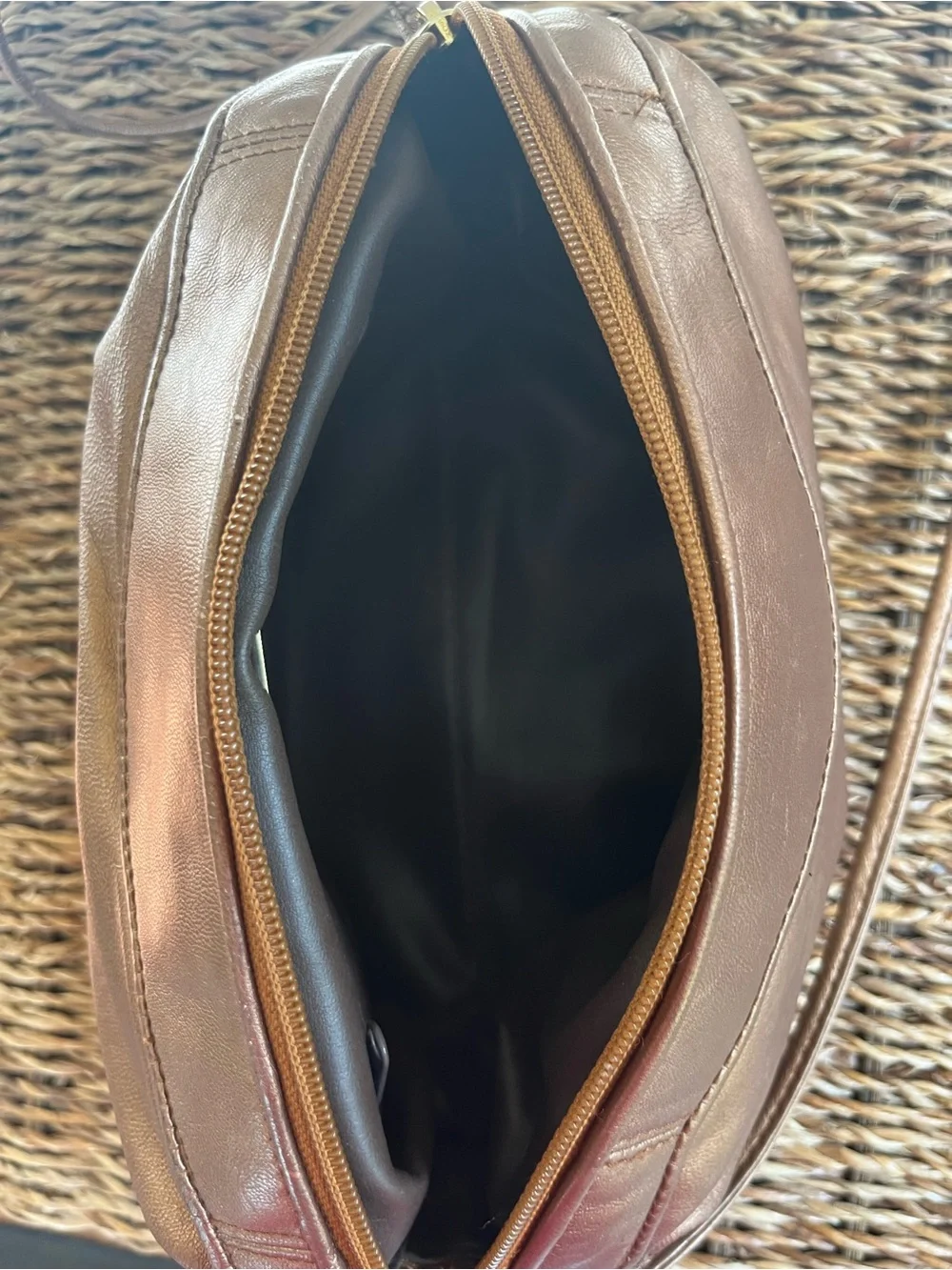 Vintage Women’s Bronze J. Renee Leather Crossbody Bag